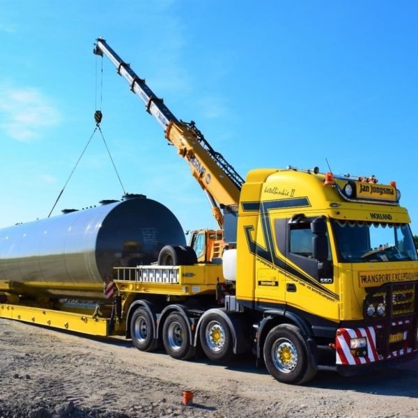 Delivery of Schiphol underground tanks